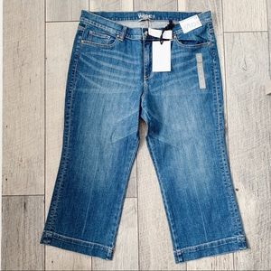 A brand new pair of wide leg capris